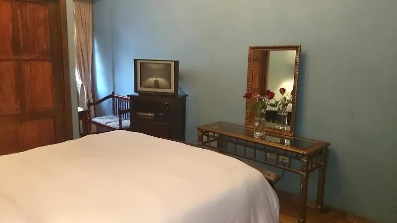 ** לינה וארוחת בוקר קואנקה Hotel Casa Ordonez אקוודור