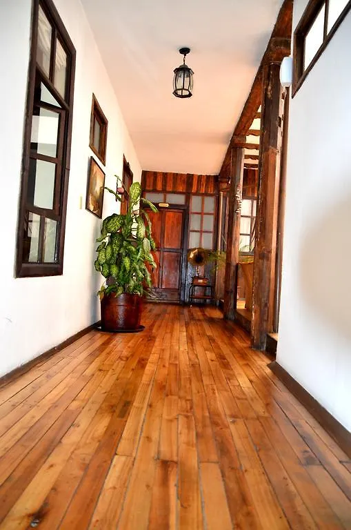 ** לינה וארוחת בוקר קואנקה Hotel Casa Ordonez אקוודור