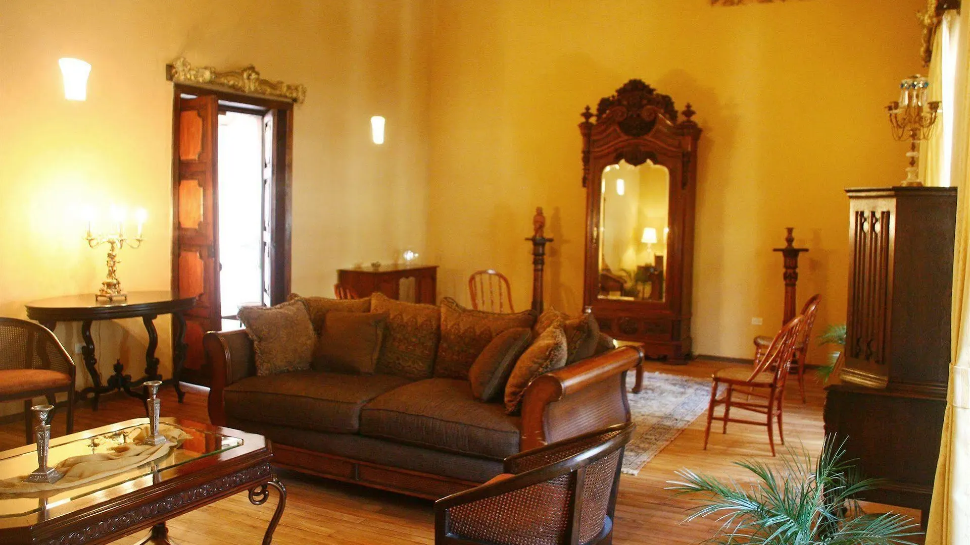 ** לינה וארוחת בוקר קואנקה Hotel Casa Ordonez אקוודור
